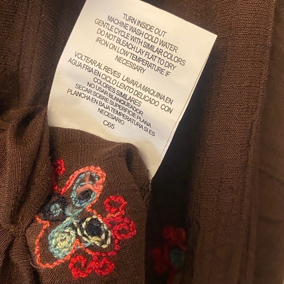 Figueroa & Flower Brown Floral Embroidered Women's Top - Picture 6 of 12